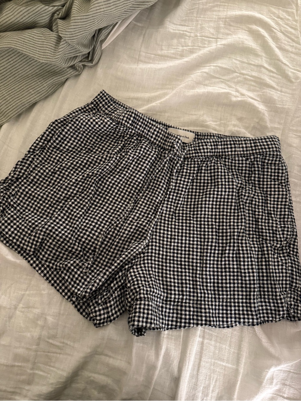 Abercrombie black gingham lined shorts size medium